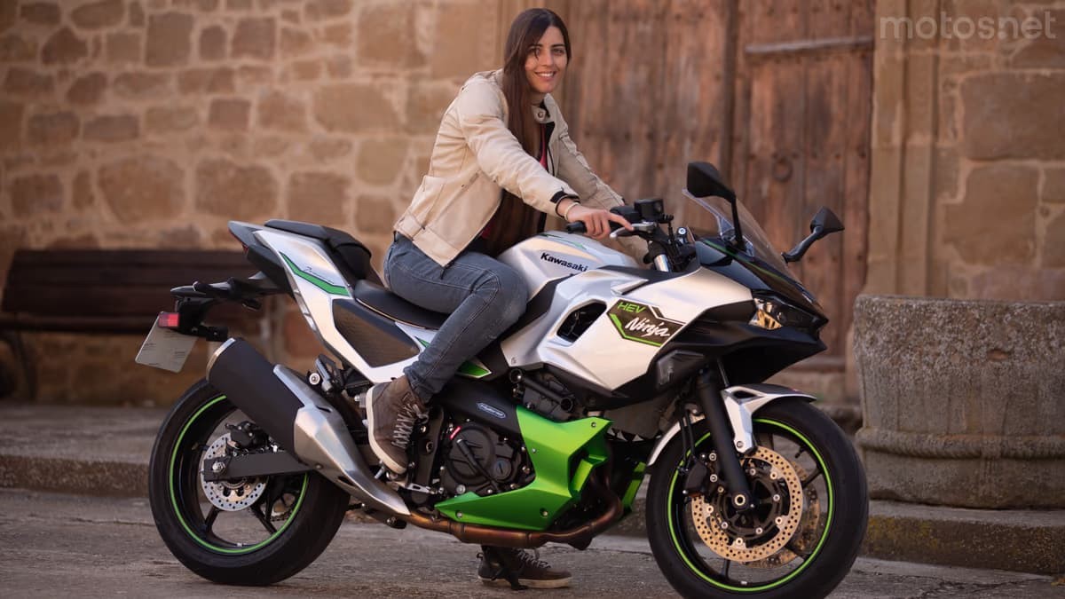 Kawasaki Ninja 7 Hybrid 2024: La prueba